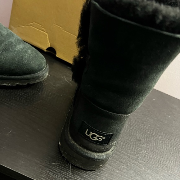 Bailey button UGGs - Picture 3 of 6